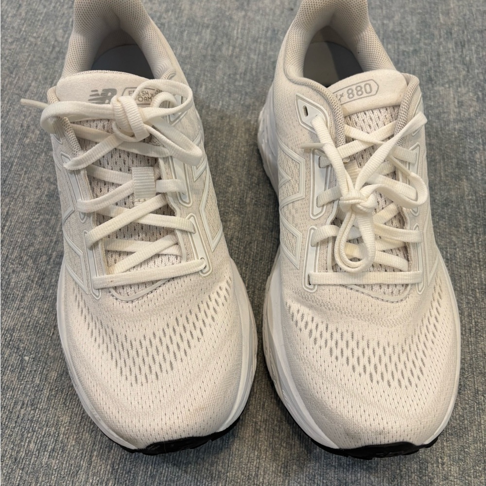 New Balance women’s fresh foam 880 v14 sneakers brand new never worn. Size 9B - Picture 9 of 10